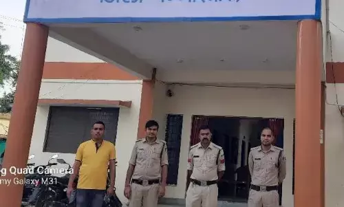 लूट की घटना के मामले में तीसरा आरोपी गिरफ्तार लूट की घटना के मामले में तीसरा आरोपी गिरफ्तार