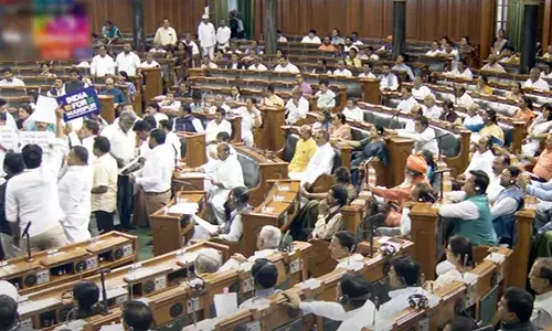 भाजपा सांसदों ने संसद भवन परिसर में भ्रष्टाचार, परिवारवाद और तुष्टिकरण क्विट इंडिया के लगाए नारे