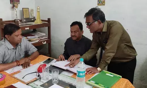 विद्युत विभाग के मुख्य अभियंता ने किया जिले का भ्रमण, विद्यालय पहुंचकर किया विद्यालयों का मार्गदर्शन