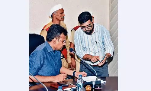 जनसुनवाई : कलेक्ट्रेट पहुंचे विस्थापितों ने सुनाई व्यथा, बोले हमेशा पानी भरा रहता है