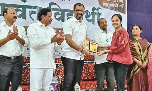 दसवीं और बारहवीं के मेधावी विद्यार्थियों का किया गौरवान्वित