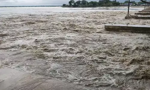 बिहार और नेपाल में बारिश से नदियां उफान पर, कई क्षेत्रों में बाढ़ का खतरा बिहार और नेपाल में बारिश से नदियां उफान पर, कई क्षेत्रों में बाढ़ का खतरा