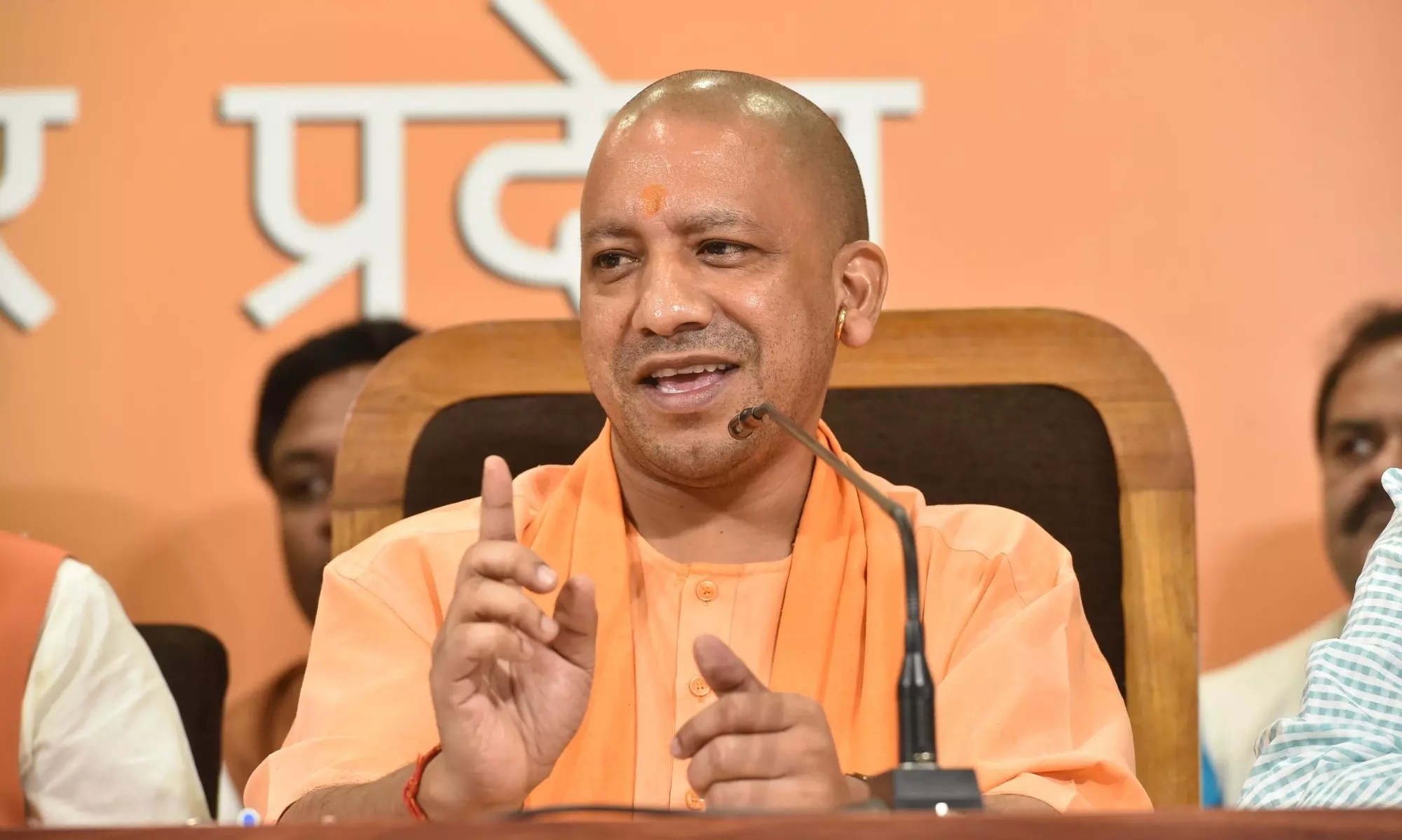 यूपी में हर हाल में अधिकारियों को उठाना होगा जनप्रतिनिधियों का फोन यूपी में हर हाल में अधिकारियों को उठाना होगा जनप्रतिनिधियों का फोन