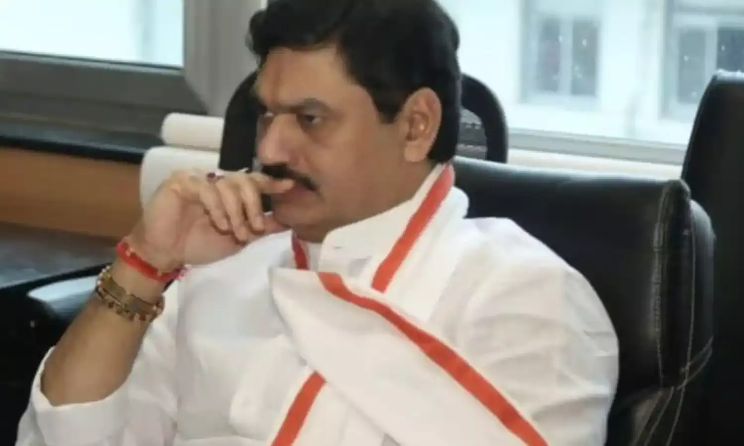 मुंडे ने बदला सरकारी बंगला
