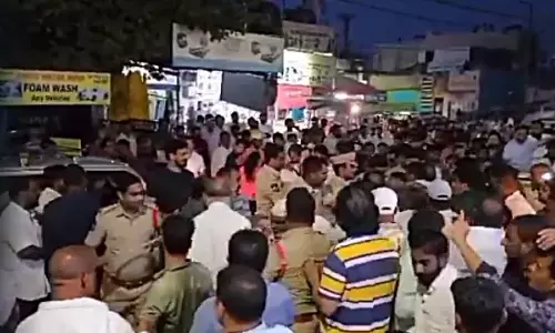 अज़हरुद्दीन को जुबली हिल्स निर्वाचन क्षेत्र में कांग्रेस कार्यकर्ताओं के विरोध का सामना करना पड़ा अज़हरुद्दीन को जुबली हिल्स निर्वाचन क्षेत्र में कांग्रेस कार्यकर्ताओं के विरोध का सामना करना पड़ा