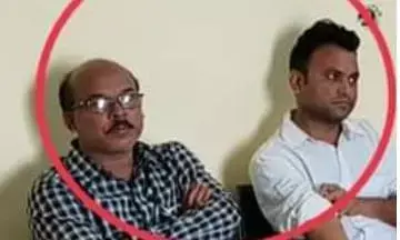 लोकायुक्त पुलिस का रैपुरा में छापा, बीपीएल कार्ड के एवज में १८ हजार रूपए की रिश्वत लेते पकडा गया पटवारी और कम्प्यूटर आपरेटर