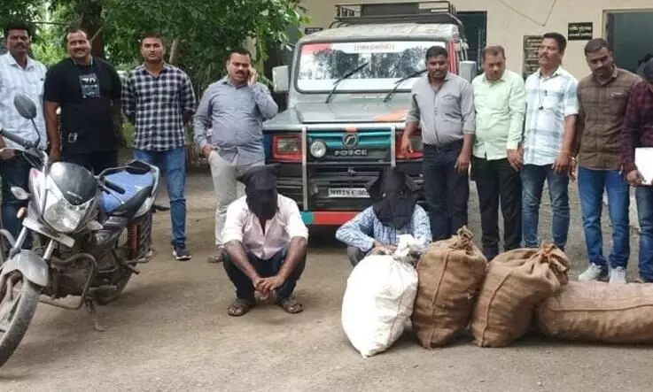 चार जगह पर सेंध लगानेवाले दो कुख्यात चोर गिरफ्तार चार जगह पर सेंध लगानेवाले दो कुख्यात चोर गिरफ्तार