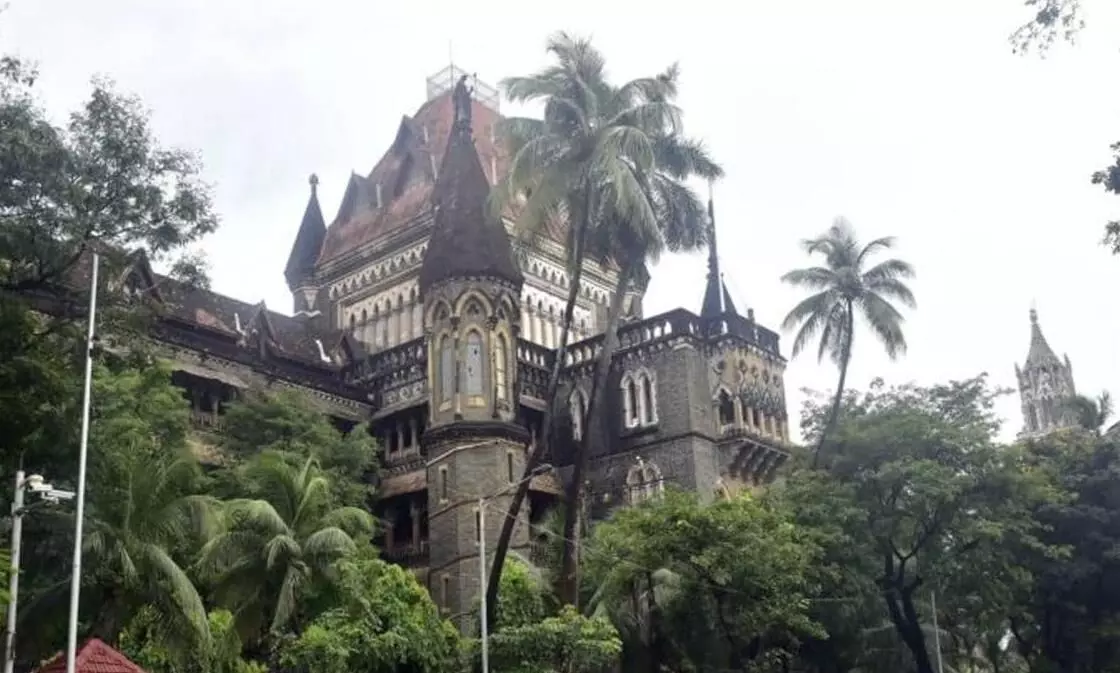 बॉम्बे हाई कोर्ट ने कहा - मां से हर किसी को मिलने की इजाजत, बेटी को हलफनामा दाखिल करने का निर्देश बॉम्बे हाई कोर्ट ने कहा - मां से हर किसी को मिलने की इजाजत, बेटी को हलफनामा दाखिल करने का निर्देश