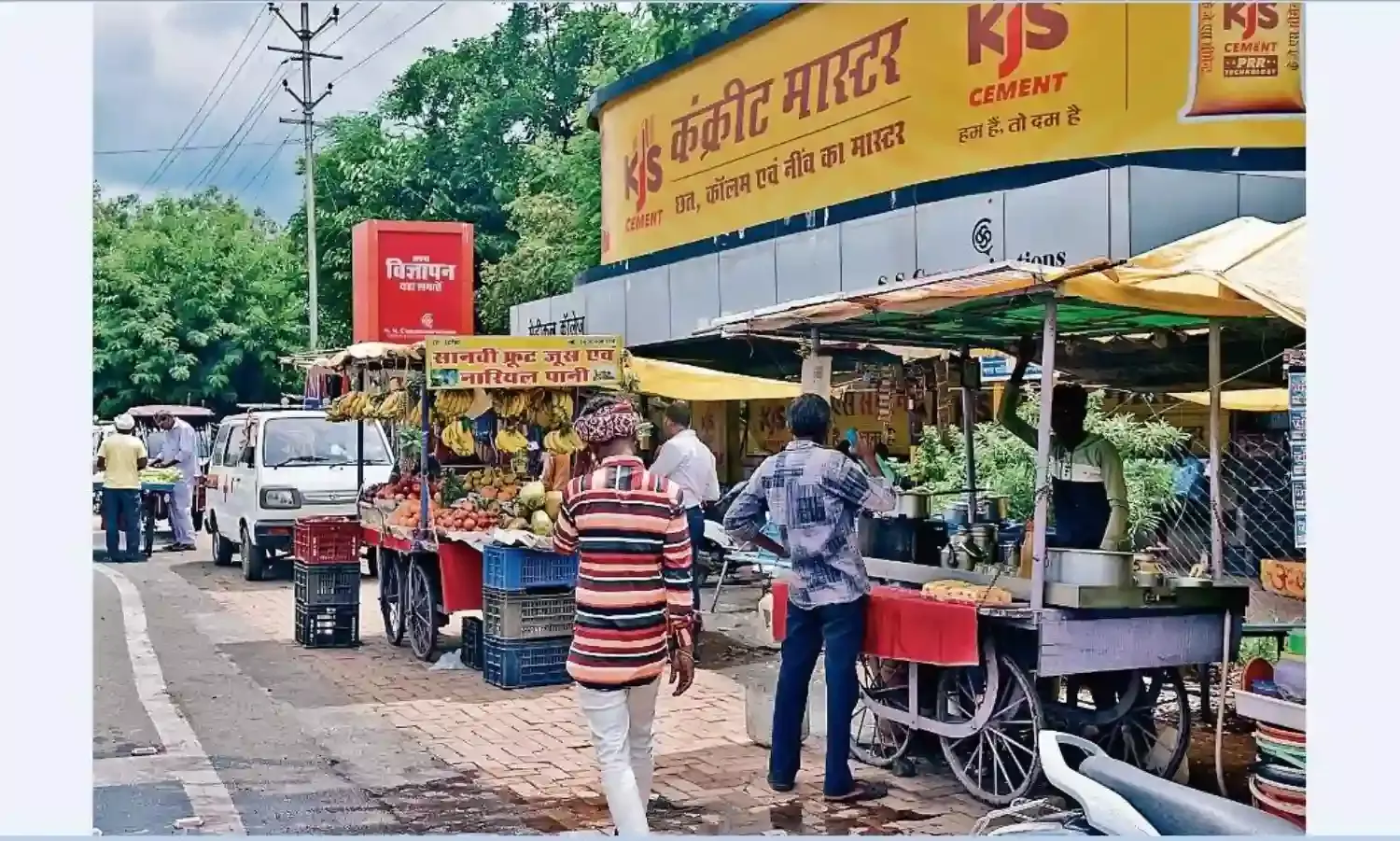 मेट्रो बस के स्टाॅप पर ही हो गए अवैध कब्जे, यात्री हो रहे परेशान