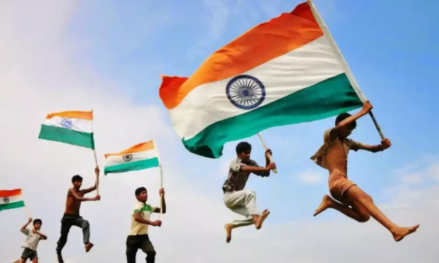 आजादी के दिन देशभक्ति से जुड़े इन विषयों पर दें इफेक्ट फुल स्पीच, लोग करेंगे आपकी जमकर तारीफ