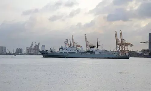 कोलंबो में रुका चीनी युद्धपोत