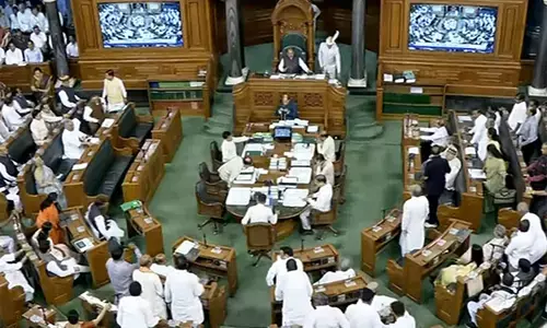 अधीर के निलंबन पर लोक सभा में हंगामा, कार्यवाही 12 बजे तक स्थगित अधीर के निलंबन पर लोक सभा में हंगामा, कार्यवाही 12 बजे तक स्थगित