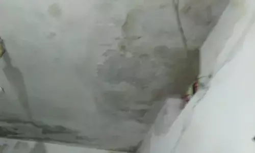 जिला चिकित्सालय स्थित पुलिस चौकी की हालत जर्जर जिला चिकित्सालय स्थित पुलिस चौकी की हालत जर्जर