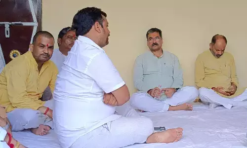 भाजपा प्रदेश संगठन महामंत्री पहुंचे पूर्व भाजपा जिलाध्यक्ष के गृह ग्राम, व्यक्त की शोक संवेदना भाजपा प्रदेश संगठन महामंत्री पहुंचे पूर्व भाजपा जिलाध्यक्ष के गृह ग्राम, व्यक्त की शोक संवेदना