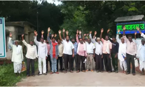 हाथियों से नुकसानग्रस्त किसानों ने डीएफओ कार्यालय पर दी दस्तक