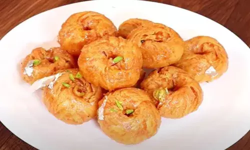 Sweet: सिर्फ 3 चीजों से बनाएं हलवाई जैसी बालूशाही, जानें सीक्रेट रेसिपी Sweet: सिर्फ 3 चीजों से बनाएं हलवाई जैसी बालूशाही, जानें सीक्रेट रेसिपी