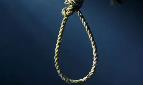 गुवाहाटी में पेड़ से लटका मिला स्कूल टीचर का शव