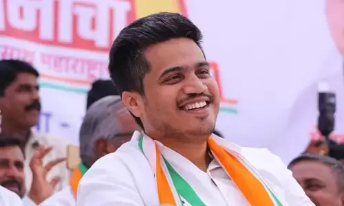 रोहित पवार ने पीएम मोदी को लिखा पत्र, सरकार जानबूझकर एमआईडीसी की मंजूरी नहीं दे रही रोहित पवार ने पीएम मोदी को लिखा पत्र, सरकार जानबूझकर एमआईडीसी की मंजूरी नहीं दे रही