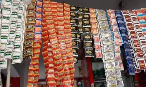 पुलिस ने गोदाम पर मारा छापा, 22 लाख 41 हजार का गुटखा जब्त