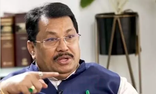 जलगांव में पत्रकार पर हमला, विपक्ष बोला शिंदे के विधायक का हाथ जलगांव में पत्रकार पर हमला, विपक्ष बोला शिंदे के विधायक का हाथ