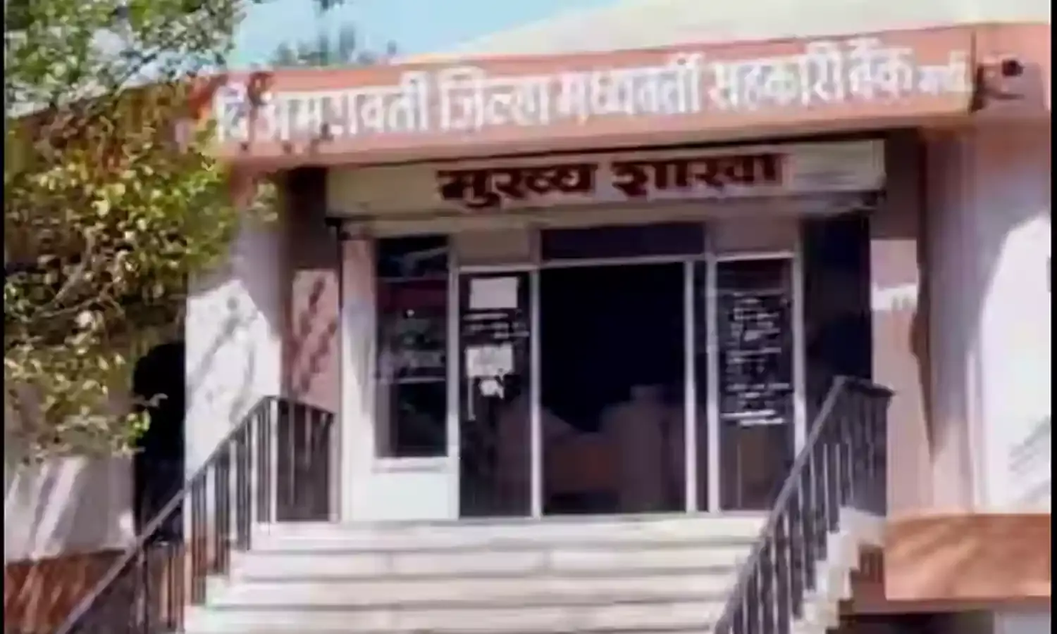 बच्चू कडू को अध्यक्ष बनाने वाले 3 संचालक पहली ही बैठक से नदारद