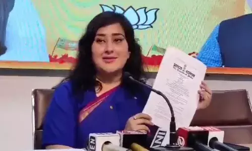 झगड़ालू, निकम्मी और घोटालों में डूबी हुई है केजरीवाल सरकार - बांसुरी स्वराज झगड़ालू, निकम्मी और घोटालों में डूबी हुई है केजरीवाल सरकार - बांसुरी स्वराज