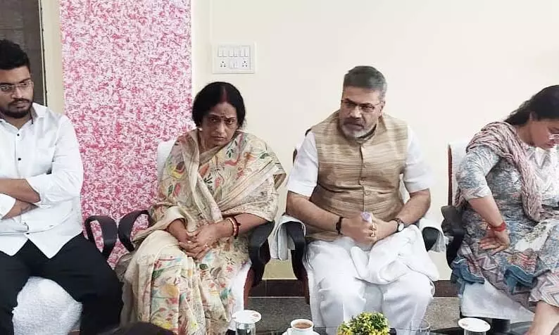 नौकरी पाने महिला कर रही कुलपति को ब्लैकमेल, मांगे चार करोड़ रुपए नौकरी पाने महिला कर रही कुलपति को ब्लैकमेल, मांगे चार करोड़ रुपए