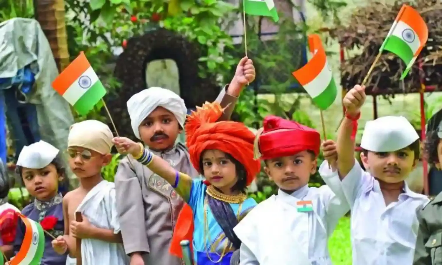 स्वतंत्रता दिवस के फंक्शन में बच्चे कर रहे पार्टिसिपेट, तो इन हेल्पफुल टिप्स के जरिए बच्चों में बढ़ाएं कॉन्फिडेंस लेवल