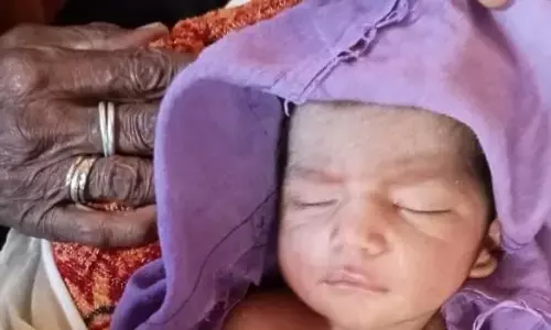 जन्म लेते ही नवजात बेटी के सिर से उठा मां का साया, प्रसूता के उचित उपचार को लेकर लापरवाही का आरोप जन्म लेते ही नवजात बेटी के सिर से उठा मां का साया, प्रसूता के उचित उपचार को लेकर लापरवाही का आरोप