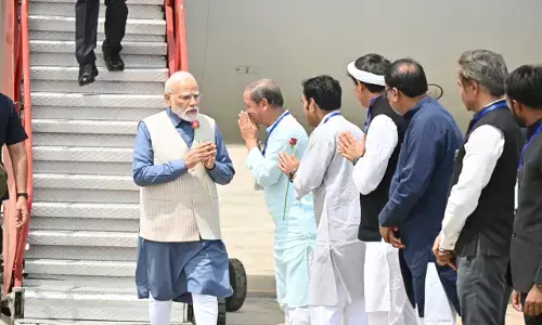 प्रधानमंत्री का खजुराहो विमानतल पर मंत्री बृजेन्द्र प्रताप सिंह ने किया स्वागत