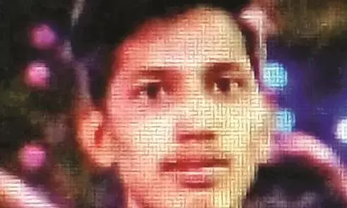 बारूद के कचरे में लगी आग, झुलसे 2 मजदूर, एक की मौत