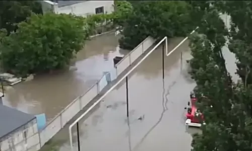 रूस में तूफान खानून के चलते आपात-हालात, 2,000 लोगों को बचाया गया रूस में तूफान खानून के चलते आपात-हालात, 2,000 लोगों को बचाया गया