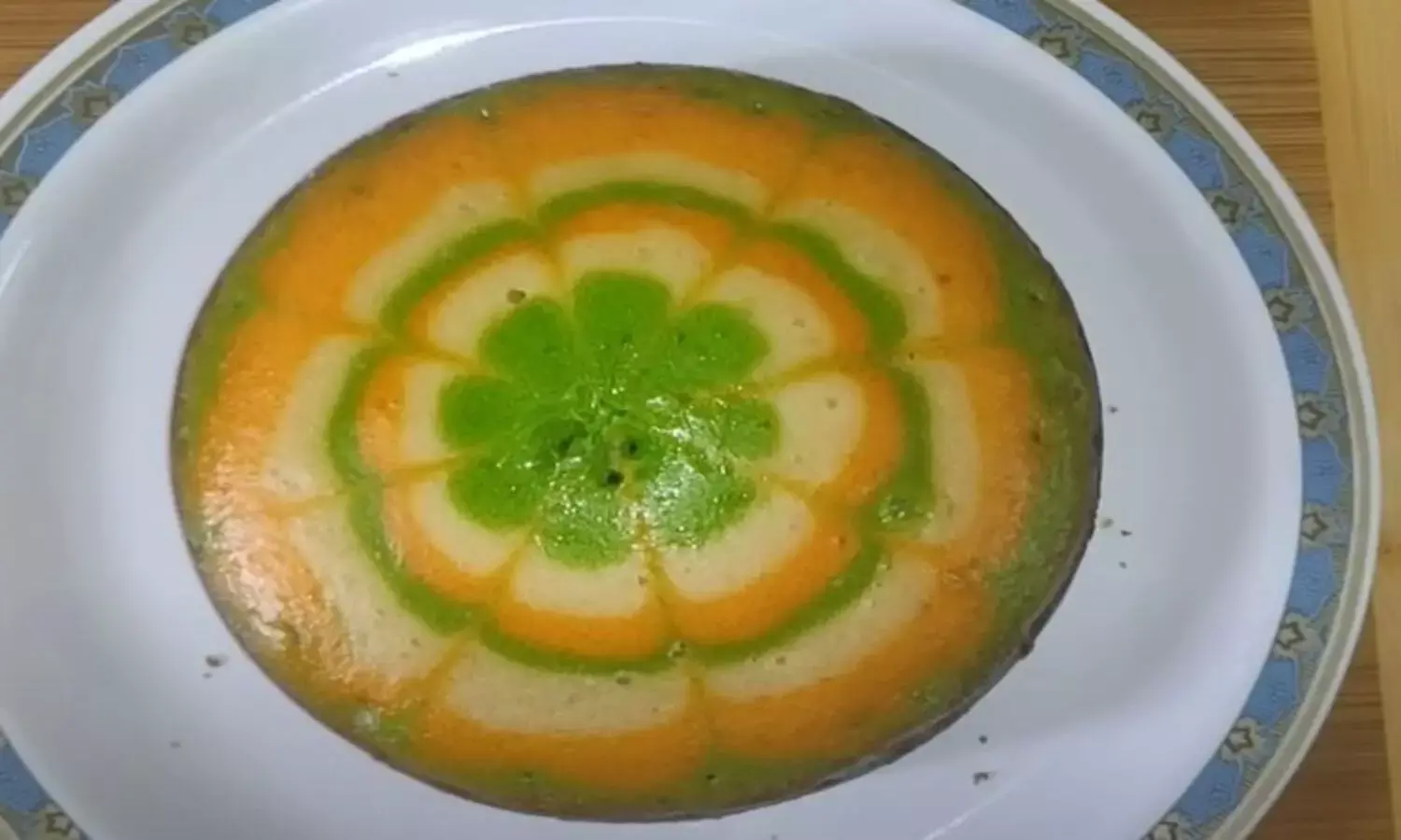 Tiranga Cake: स्वतंत्रता दिवस के खास मौके पर बनाएं तिरंगा केक, जानिए रेसिपी
