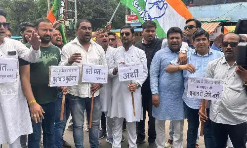 मध्य प्रदेश: प्रियंका गांधी, कमलनाथ पर एफआईआर को लेकर भड़की कांग्रेस राजधानी में निकाली प्रदेश सरकार की अर्थी, कहा-भाजपा की चाटूकारिता कर रही है क्राइम ब्रांच