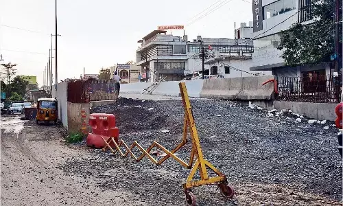 जिन हिस्सों में फ्लाईओवर से सड़क उतर रहीं, वहाँ से भी निकलना मुसीबतों से भरा जिन हिस्सों में फ्लाईओवर से सड़क उतर रहीं, वहाँ से भी निकलना मुसीबतों से भरा