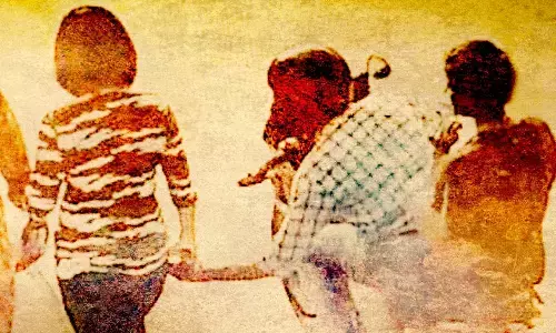 दक्षिणी दिल्ली में बाइक सवार तीन बदमाशों ने शिक्षिका को घसीटा दक्षिणी दिल्ली में बाइक सवार तीन बदमाशों ने शिक्षिका को घसीटा