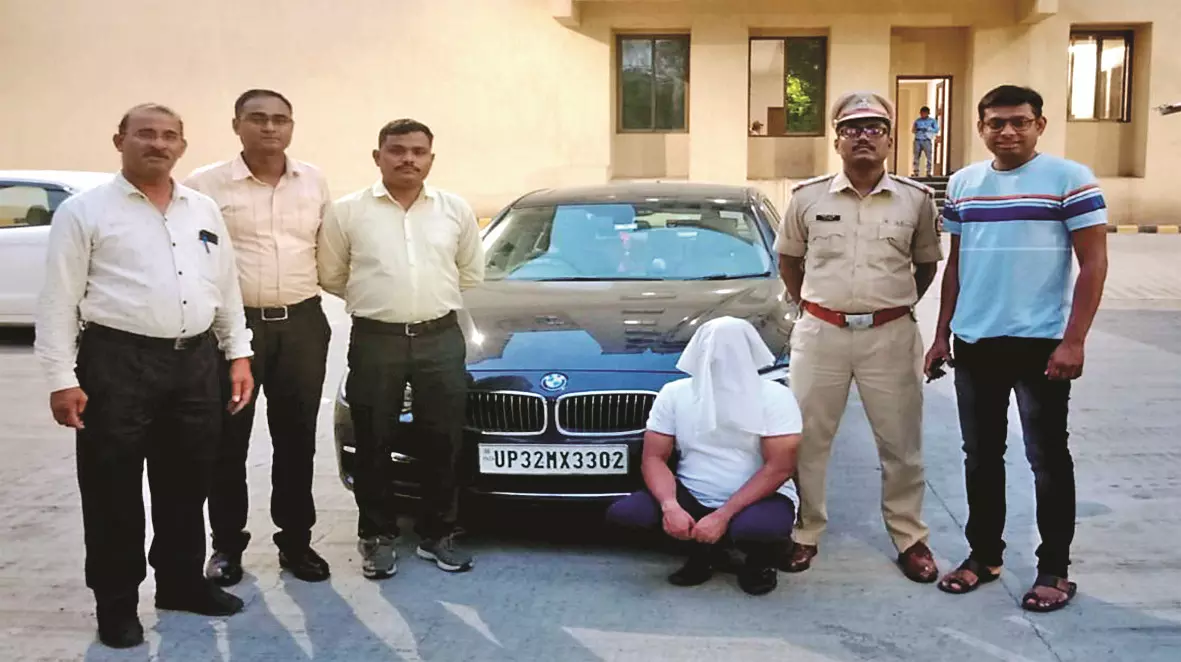 48.85 लाख से ठगने वाला लखनऊ से गिरफ्तार 48.85 लाख से ठगने वाला लखनऊ से गिरफ्तार