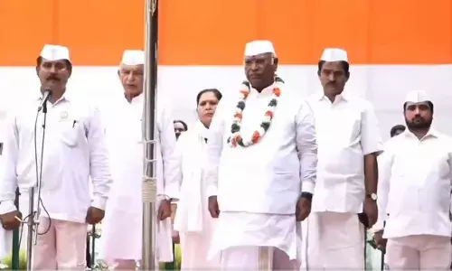 लाल किले पर आयोजित स्वतंत्रता दिवस कार्यक्रम में शामिल नहीं हुए खड़गे तो भाजपा नेता भड़के