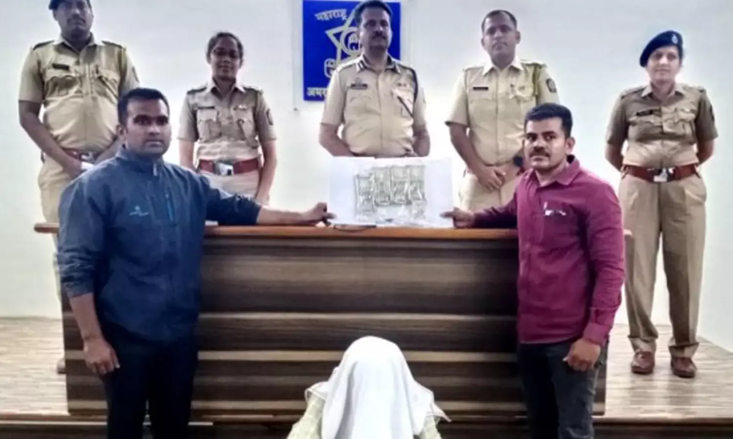 पापड़, मसाले बेचने के बहाने माल उड़ाने वाले पकड़ाए