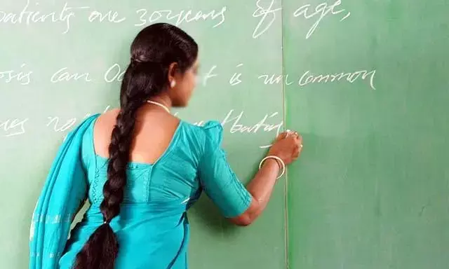 तीन निलंबित अध्यापिकाओं को फिर से मिली नौकरी