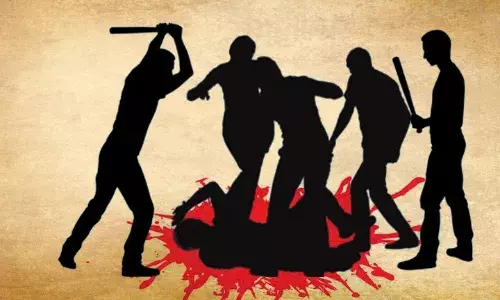 बिहार में सनकी युवक ने महिला सहित 2 लोगों को पीट-पीटकर मार डाला बिहार में सनकी युवक ने महिला सहित 2 लोगों को पीट-पीटकर मार डाला