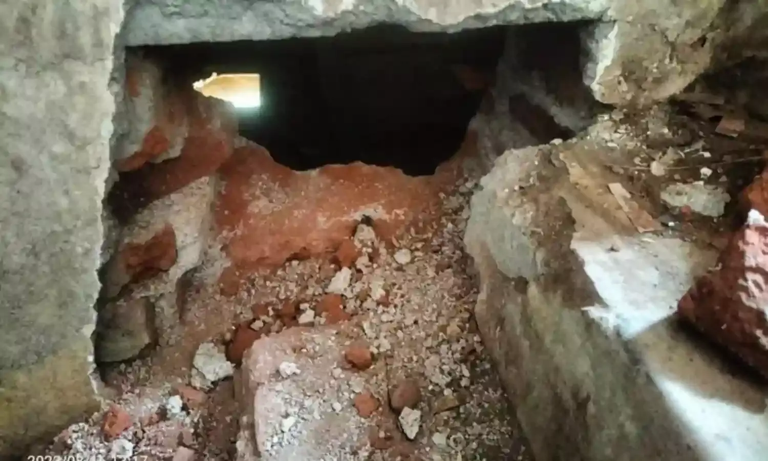 सेंधमारों ने सराफा दुकान से 1.50 लाख के गहने उड़ाए