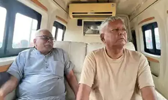 नीतीश की पटना को दो सौगातें- मरीन ड्राइव देखने लालू अपने मित्र शिवानंद के साथ रथ पर सवार हो निकले, खूब बने वीडियो