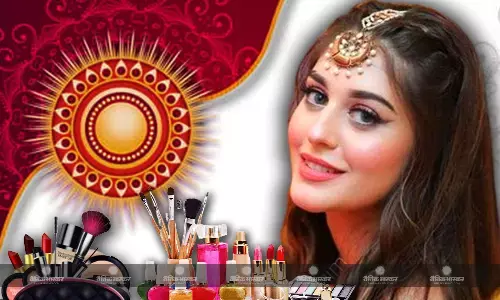 रक्षाबंधन पर दिखना चाहती हैं सबसे खूबसूरत तो, इन स्टेप्स के साथ करें अपना शानदार मेकअप रक्षाबंधन पर दिखना चाहती हैं सबसे खूबसूरत तो, इन स्टेप्स के साथ करें अपना शानदार मेकअप