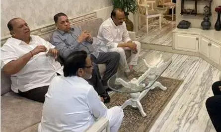 न शरद गुट में जाऊंगा और न अजित गुट में, असली राकांपा में ही रहूंगा- नवाब मलिक न शरद गुट में जाऊंगा और न अजित गुट में, असली राकांपा में ही रहूंगा- नवाब मलिक