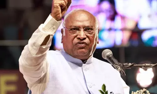 खड़गे ने मोदी से पूछा, आप इंडिया से क्यों डरते हैं?