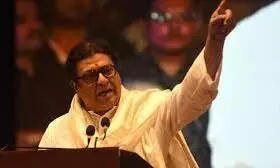 कनपटी पर बंदूक रखकर दूसरे दलों के नेताओं को पार्टी में शामिल करती है भाजपा - राज ठाकरे कनपटी पर बंदूक रखकर दूसरे दलों के नेताओं को पार्टी में शामिल करती है भाजपा - राज ठाकरे
