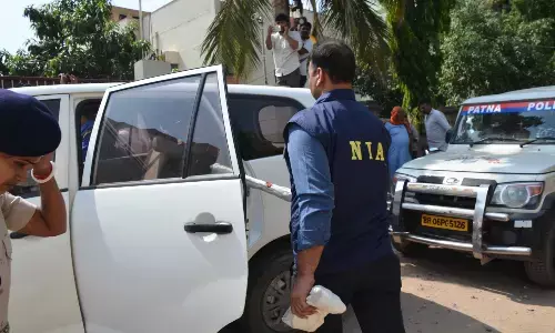 एनआईए ने जम्मू-कश्मीर में कई जगहों पर की छापेमारी एनआईए ने जम्मू-कश्मीर में कई जगहों पर की छापेमारी