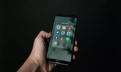 सोशल मीडिया पर रोजाना तीन घंटे, गेमिंग पर 46 मिनट से अधिक बिताते हैं भारतीय: रिपोर्ट