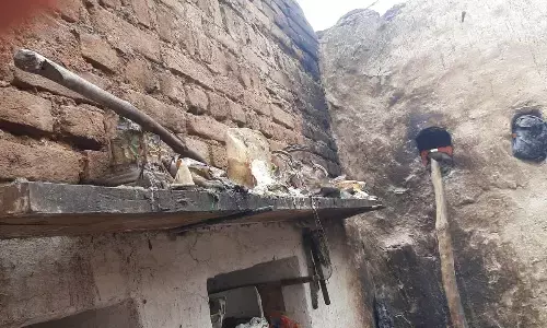 शॉट सर्किट से लगी आग, गृहस्थी का सामान जलकर हुआ खाक